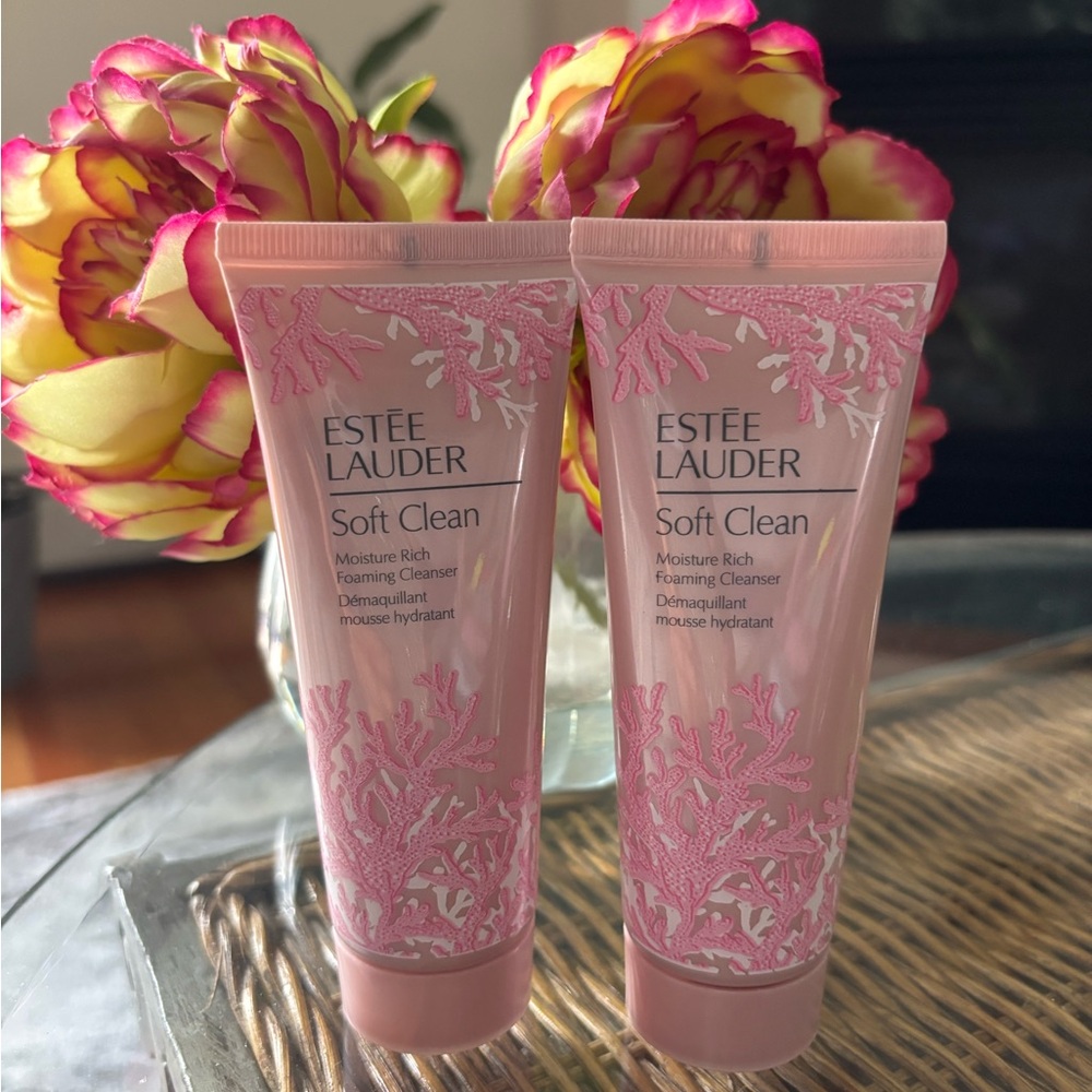 Estee Lauder Soft Clean Moisture Rich Cleanser - Pink - Picture 2 of 5
